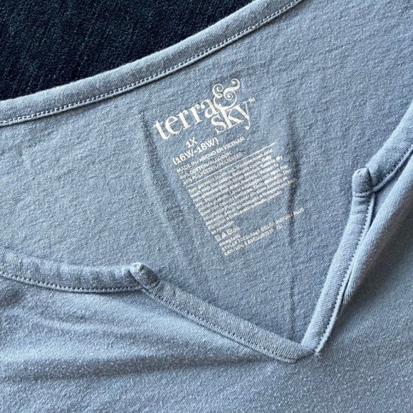 Women's Plus Terra & Sky Split Scoop Short Sleeve Top 1X - Picture 8 of 10